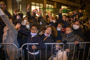 Las calles de Pamplona se llenaron de luz, color y magia en la Cabalgata de los Reyes magos
