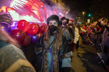 Las calles de Pamplona se llenaron de luz, color y magia en la Cabalgata de los Reyes magos
