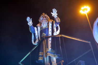 Las calles de Pamplona se llenaron de luz, color y magia en la Cabalgata de los Reyes magos