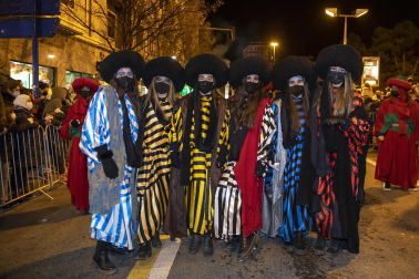 Las calles de Pamplona se llenaron de luz, color y magia en la Cabalgata de los Reyes magos
