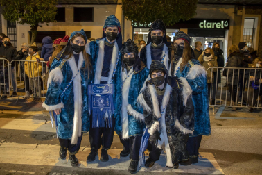 Las calles de Pamplona se llenaron de luz, color y magia en la Cabalgata de los Reyes magos