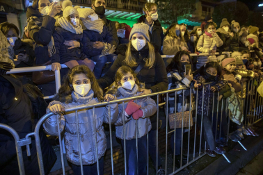 Las calles de Pamplona se llenaron de luz, color y magia en la Cabalgata de los Reyes magos