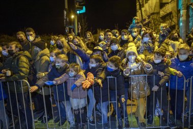 Las calles de Pamplona se llenaron de luz, color y magia en la Cabalgata de los Reyes magos