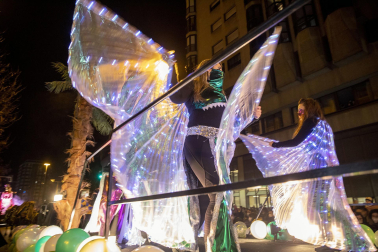 Las calles de Pamplona se llenaron de luz, color y magia en la Cabalgata de los Reyes magos