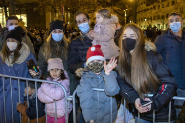 Las calles de Pamplona se llenaron de luz, color y magia en la Cabalgata de los Reyes magos