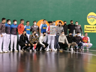 Despedida de Jon Erasun en el frontón Labrit