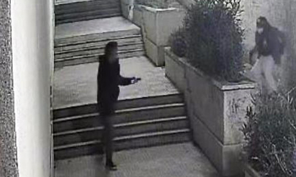 Vídeo de una persona encañonando a otra en Tudela
