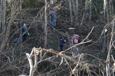 limpieza del río Arga por voluntarios