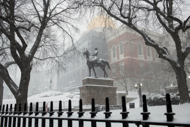 'Nor'easter' cubrió de blanco la costa este de EE UU