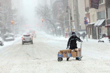 'Nor'easter' cubrió de blanco la costa este de EE UU