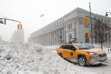 'Nor'easter' cubrió de blanco la costa este de EE UU
