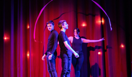Imágenes de la obra de teatro "Pride" del IES Plaza de la Cruz