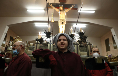 Mateo Alemán, junto al paso del Cristo Alzado
