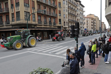 Protesta de los agricultores y ganaderos con sus tractores en Pamplona