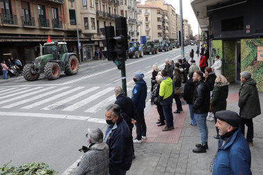 Protesta de los agricultores y ganaderos con sus tractores en Pamplona