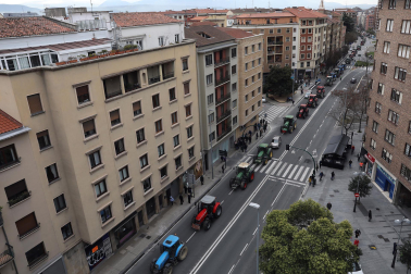Protesta de los agricultores y ganaderos con sus tractores en Pamplona