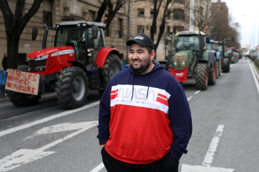 Protesta de los agricultores y ganaderos con sus tractores en Pamplona