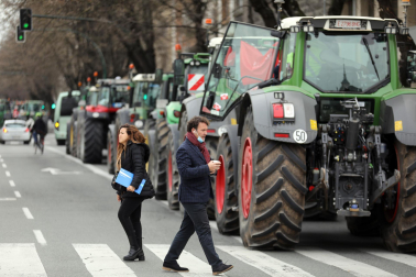 Protesta de los agricultores y ganaderos con sus tractores en Pamplona