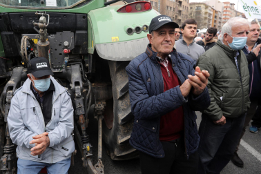 Protesta de los agricultores y ganaderos con sus tractores en Pamplona