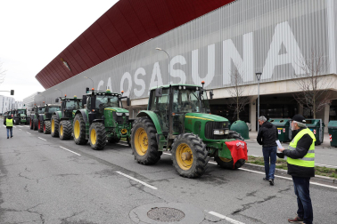 Protesta de los agricultores y ganaderos con sus tractores en Pamplona