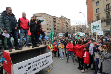 Protesta de los agricultores y ganaderos con sus tractores en Pamplona