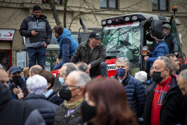 Protesta de los agricultores y ganaderos con sus tractores en Pamplona