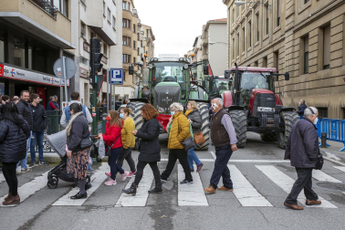 Protesta de los agricultores y ganaderos con sus tractores en Pamplona