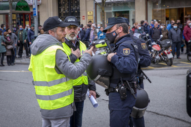 Protesta de los agricultores y ganaderos con sus tractores en Pamplona