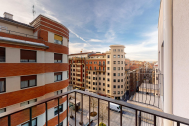 Impresionantes áticos dúplex en Carlos III