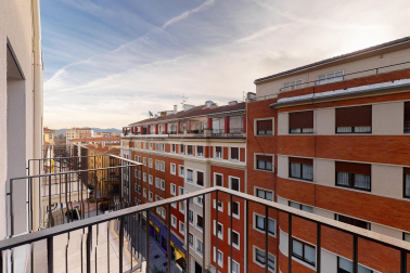Impresionantes áticos dúplex en Carlos III