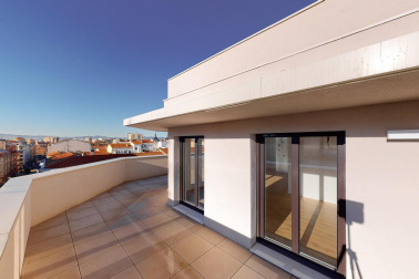 Impresionantes áticos dúplex en Carlos III