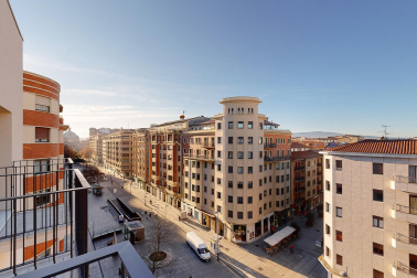 Impresionantes áticos dúplex en Carlos III