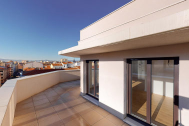 Impresionantes áticos dúplex en Carlos III