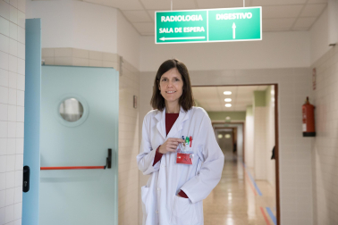 La nueva gerente del Área de Salud de Tudela, Ana Campillo, en uno de los pasillo del Hospital Reina Sofía