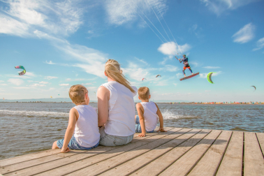 Terres de L´Ebre es un lugar perfecto para la práctica de numerosas actividades acuáticas, como por ejemplo el kitesurf.