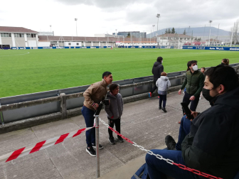 El Chimy Ávila ha causado expectación con su presencia en el partido de Osasuna Femenino