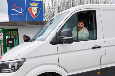 Recogida de alimentos, ropa y medicinas para la caravana solidaria organizada por Rubén García