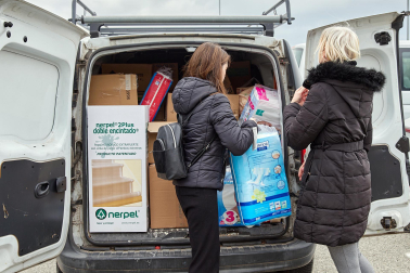 Recogida de alimentos, ropa y medicinas para la caravana solidaria organizada por Rubén García