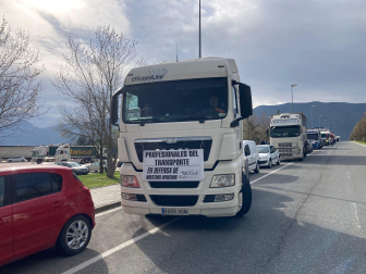 Fotos de la protesta de los camioneros navarros por las calles de Pamplona
