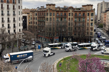 Imagen de la marcha lenta de los transportistas navarros.