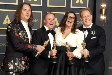 Byron Howard, Clark Spencer, Yvett Merino y Jared Bush, ganadores del Óscar a Mejor Película Animada por Encanto