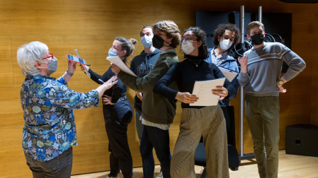 Ensayo de 'La zarzuela de los paraguas'