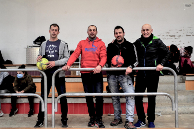 Desde la izda.: Carlos Arcelus Rota, Alfredo Arcelus Rota, Sergio Múgica Chapar y Oskar Garralda Ilincheta. Faltan Alejandro Belzunce, Javier Antxo y Asier Txikirrin