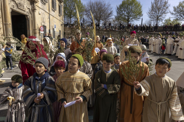 Procesión de Domingo de Ramos en Pamplona, desde la plaza Santa María la Real hasta la Catedral