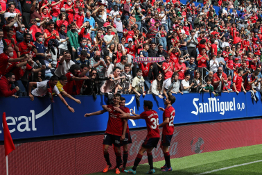 Fotos del partido Osasuna 1-0 Alavés en directo./