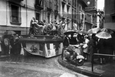 Paso de La última cena en la procesión de Viernes Santo en Pamplona, 1990