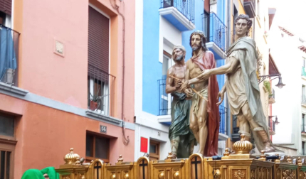 Procesión del Santo Entierro en Pamplona durante la Semana Santa 2022