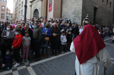Procesión del Santo Entierro de la Semana Santa 2022 en Pamplona.