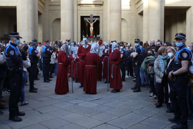 Procesión del Santo Entierro de la Semana Santa 2022 en Pamplona.