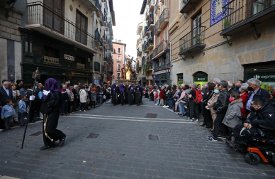 Procesión del Santo Entierro de la Semana Santa 2022 en Pamplona.